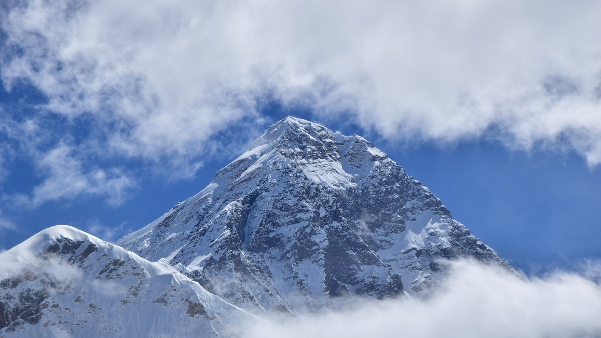 La cima del monte Everest, la zona más alta del mundo, también tiene microplásticos.