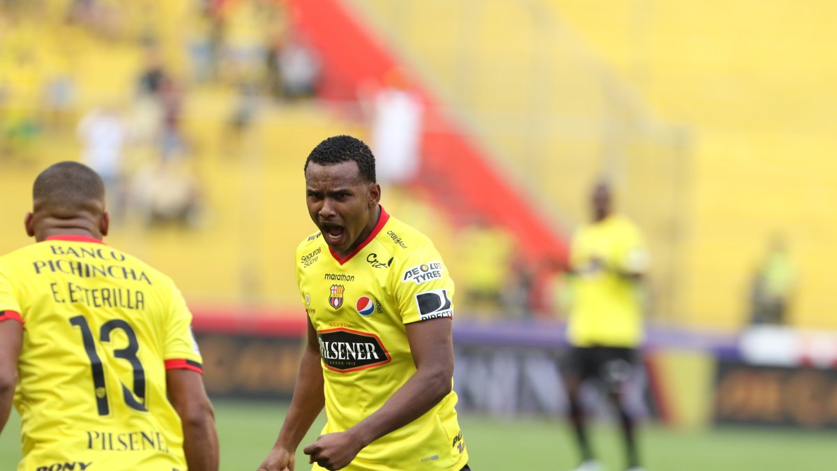 Delincuentes armados asaltaron en el local del defensa de Barcelona, Pedro Pablo Velasco.