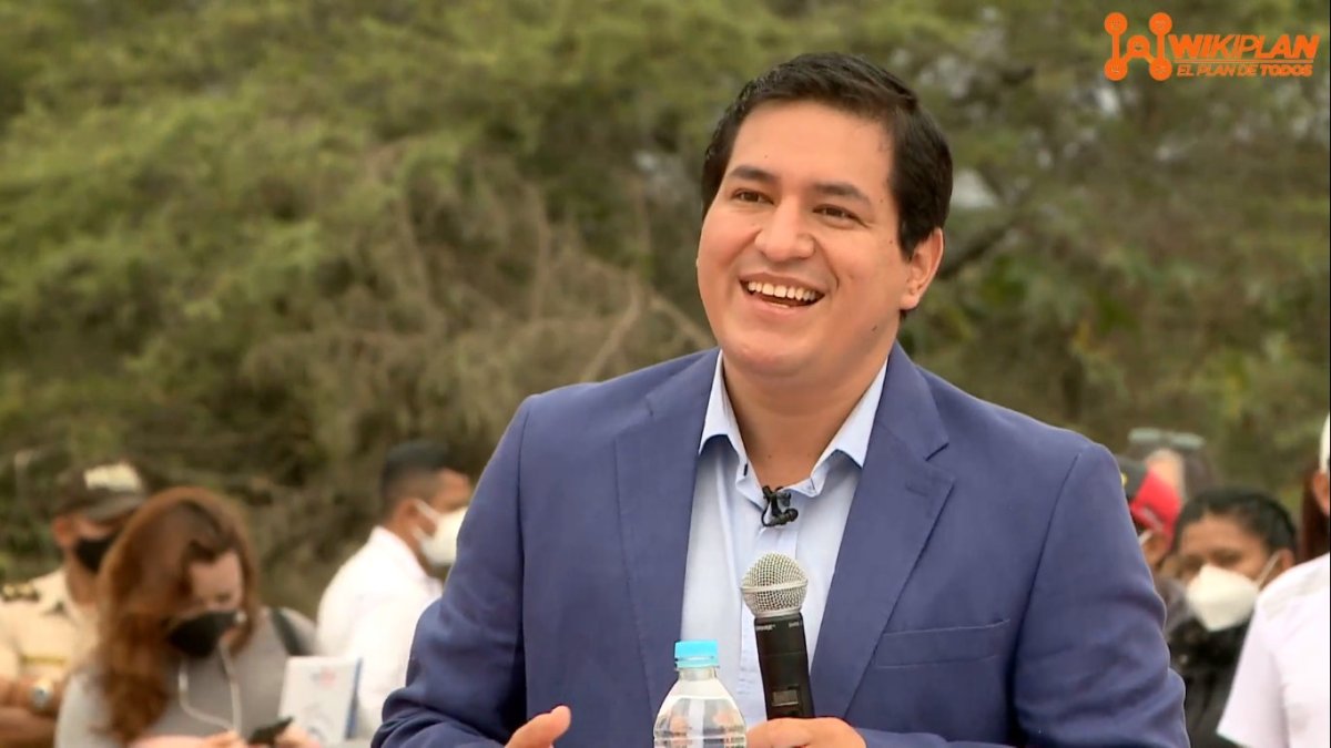 Candidato. Arauz sonríe como si persiguiera el título de Mr. Simpatía. Como si la seriedad le restara votos.