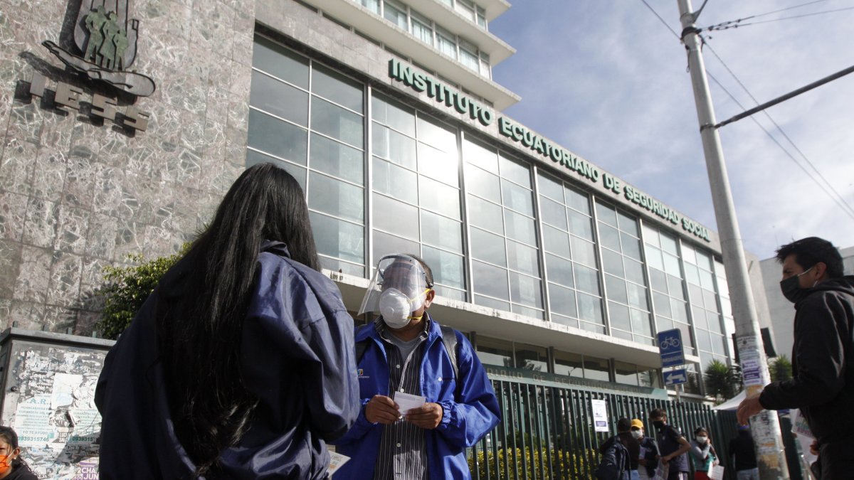 A la deuda que mantiene el Gobierno con la Seguridad Social se suma el mal manejo de recursos económicos y la corrupción.