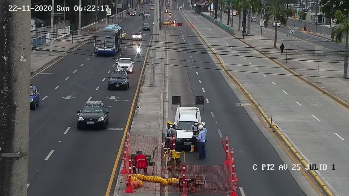 La avenida 25 de Julio está parcialmente cerrada, a la altura de Sopeña, por mantenimientos que realiza Interagua.