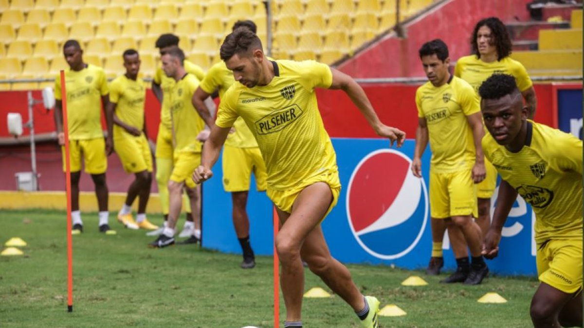 Los integrantes de Barcelona durante su último entrenamiento previo al choque ante Orense.