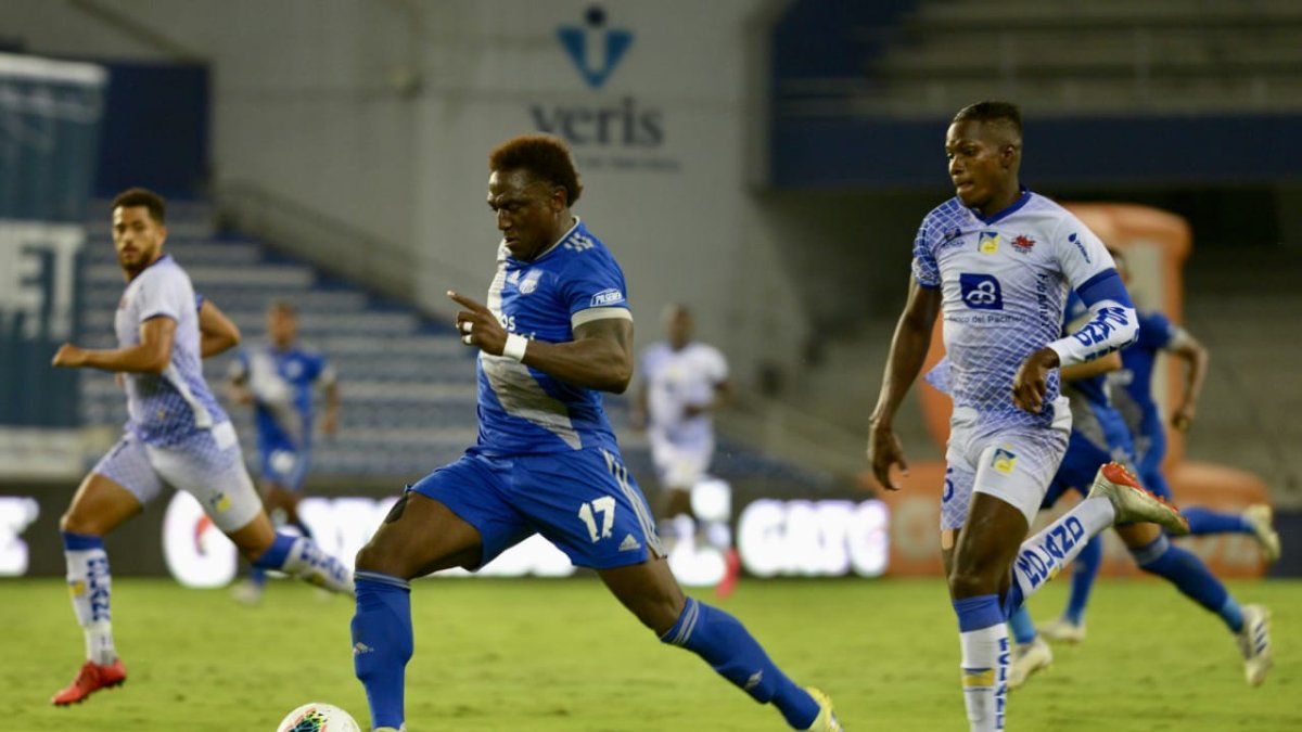Emelec pudo anotar tres goles con los que lidera la tabla de posiciones.