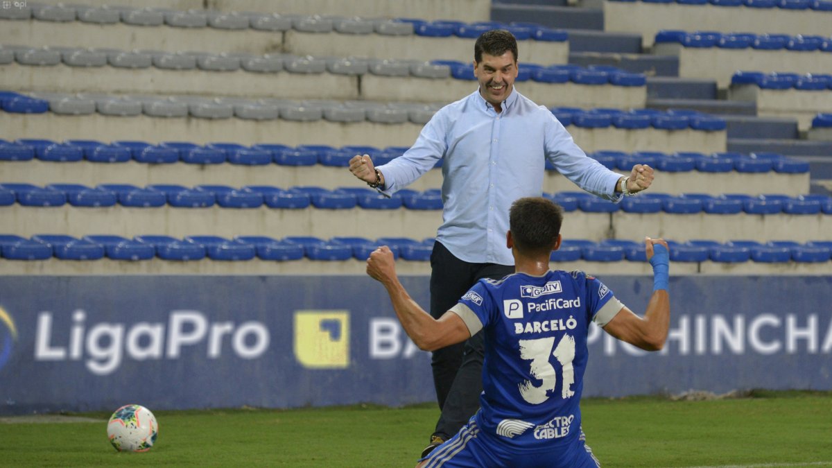 Ismael Rescalvo, entrenador de Emelec, mostró su satisfacción por la victoria del Bombillo.