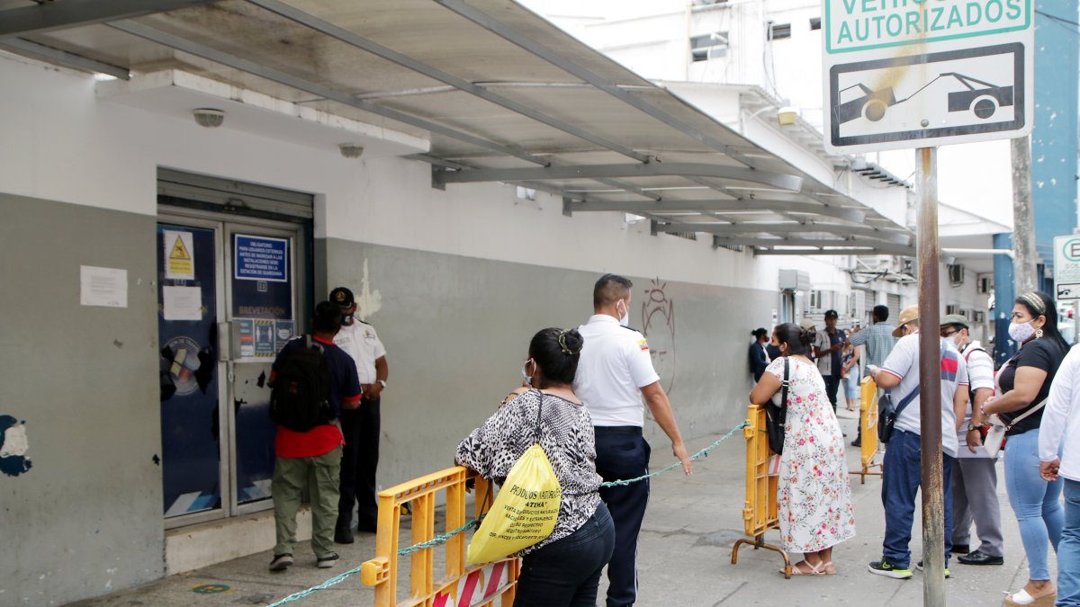 Los usuarios. A diario acuden a la ANT para exigir soluciones.