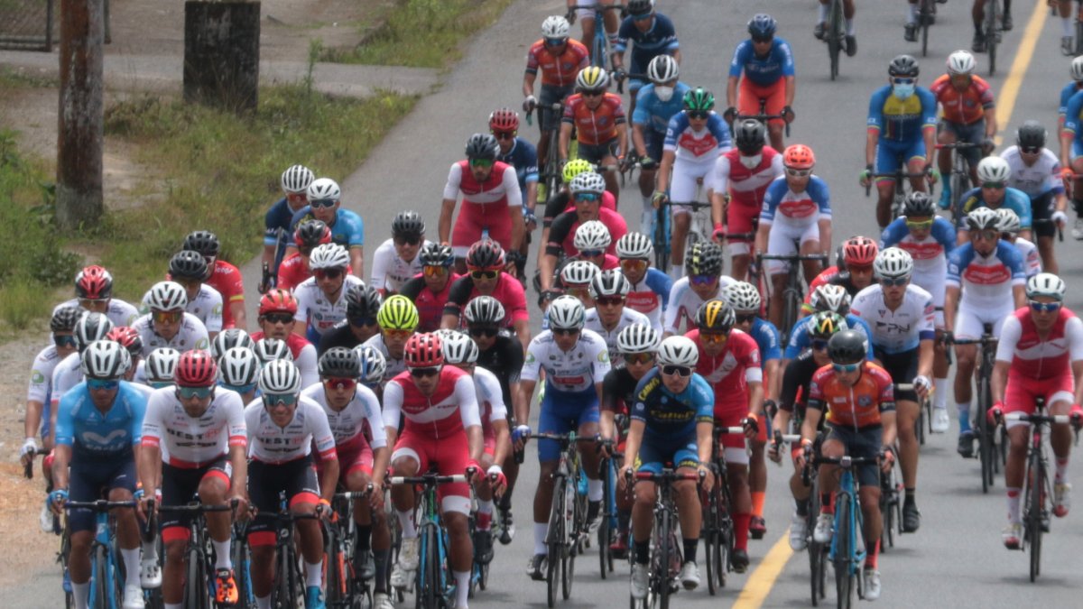 Desde San Miguel de los Bancos partió la Vuelta al Ecuador con la participación de 103 deportistas nacionales e internacionales.