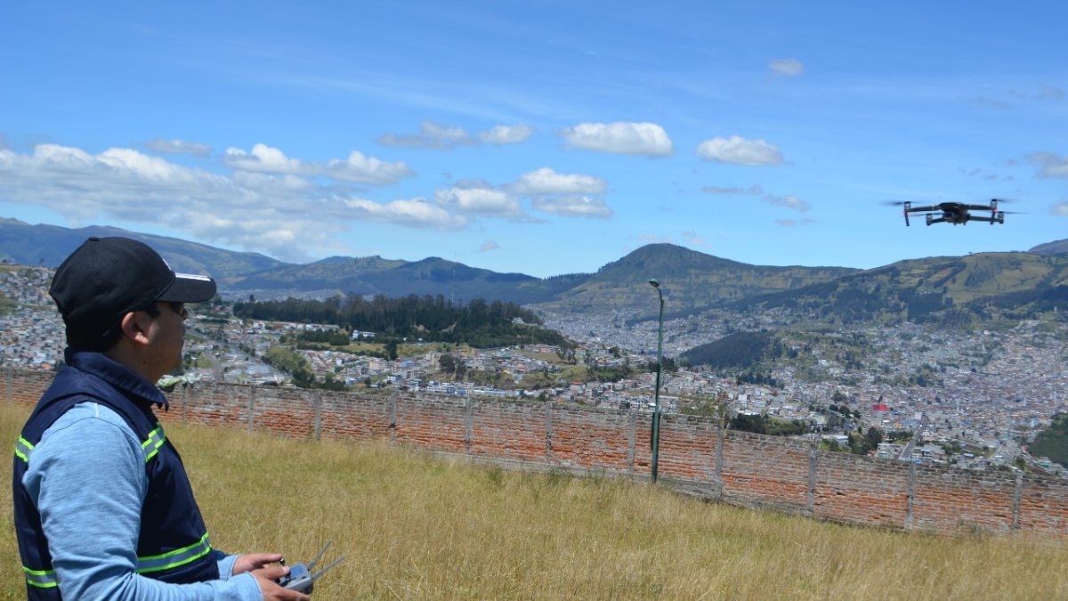 El reglamento establece horarios de vuelo y zonas restringidas. También, seguros en caso de accidentes.