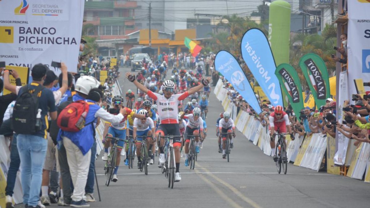 Byron Guamá se impuso en la segunda jornada de la Vuelta al Ecuador.