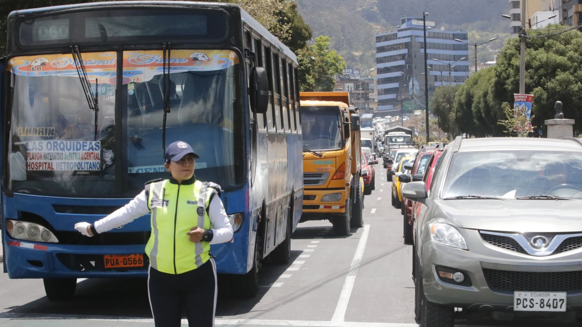Pese a las festividades, el 5 de diciembre circularán solo autos con placas pares, y el 7 las impares.