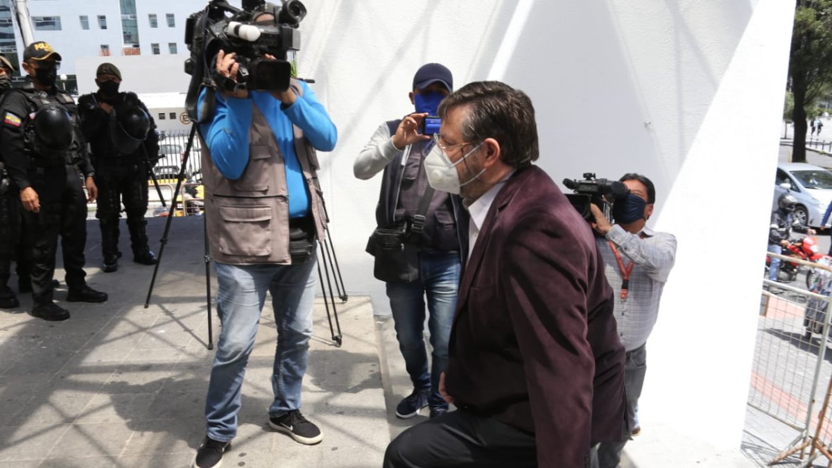 Pasadas las 11:00 se efectuó el acto de disculpas públicas.