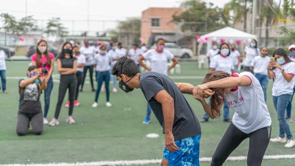Parte de los talleres que brindó Muvalmu, a vaerias mujeres.
