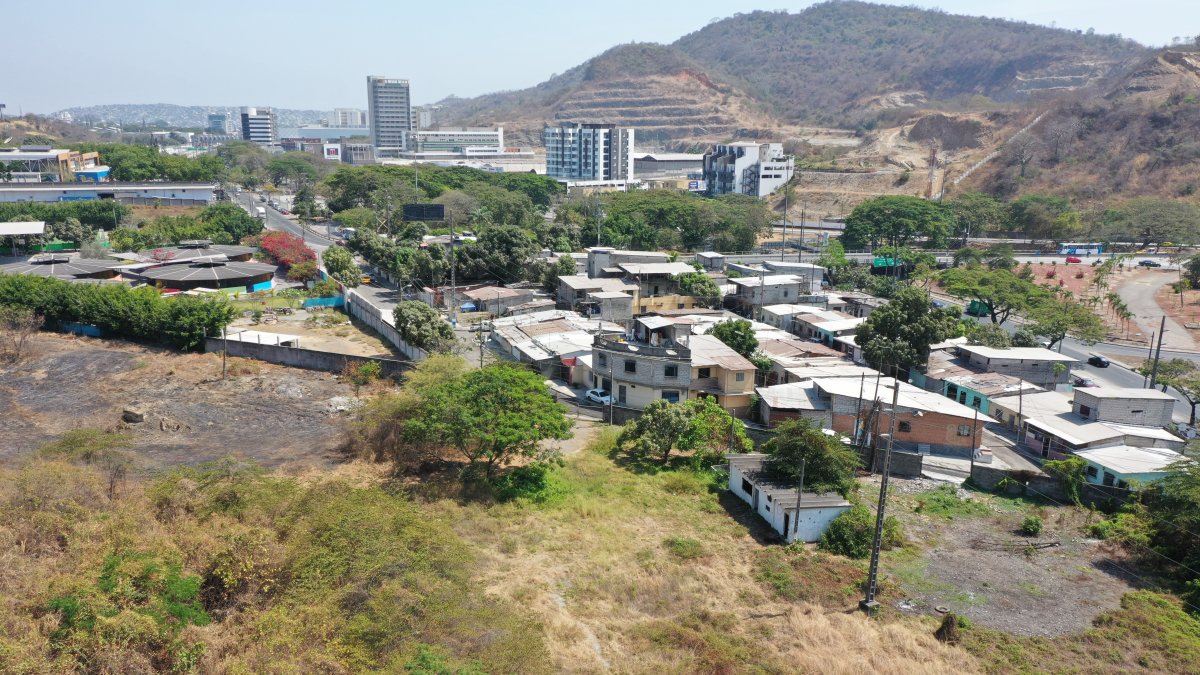 El terreno donde se planifica edificar una estación de transferencia de desechos, en el kilómetro 8 de la vía a la costa.