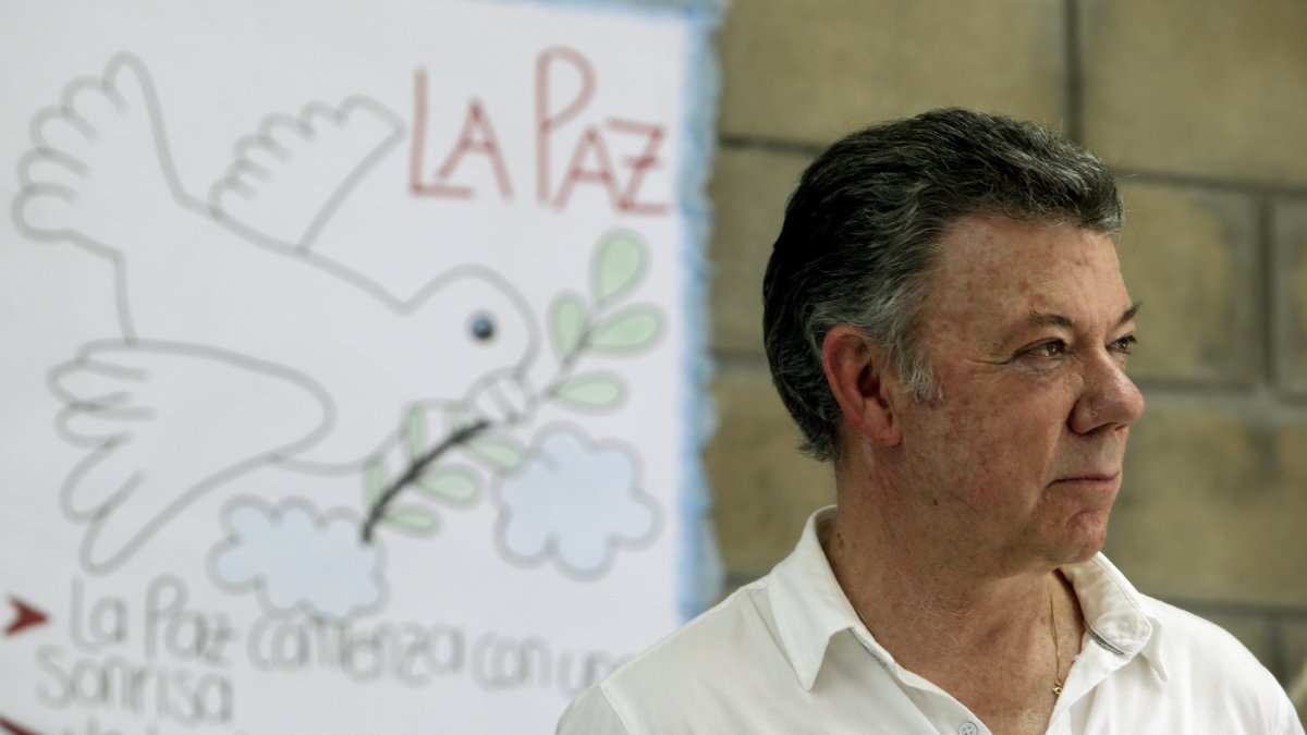El expresidente Juan Manuel Santos defiende el proceso de paz que el firmó.