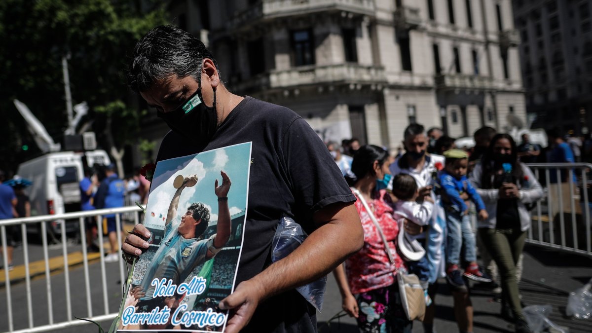 La muerte de Diego Armando Maradona, a causa de un paro cardiorrespiratorio este 25 de noviembre, hace que el mundo siga impactado este jueves.