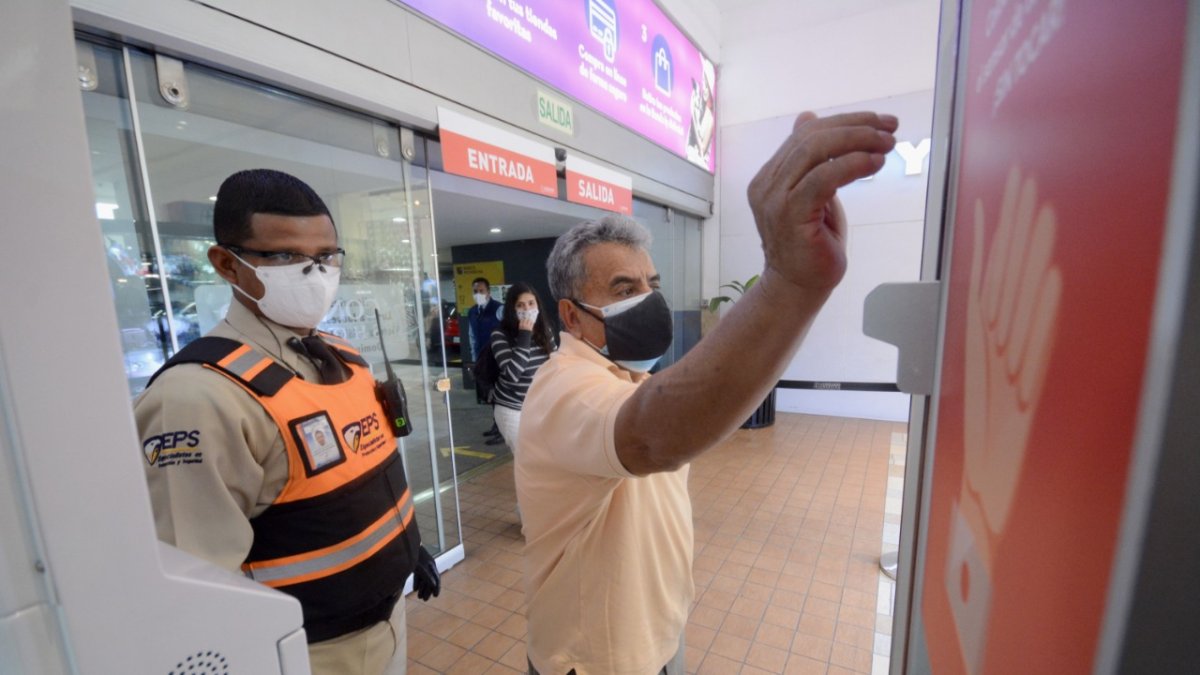 Hay más controles en el Condado Shopping