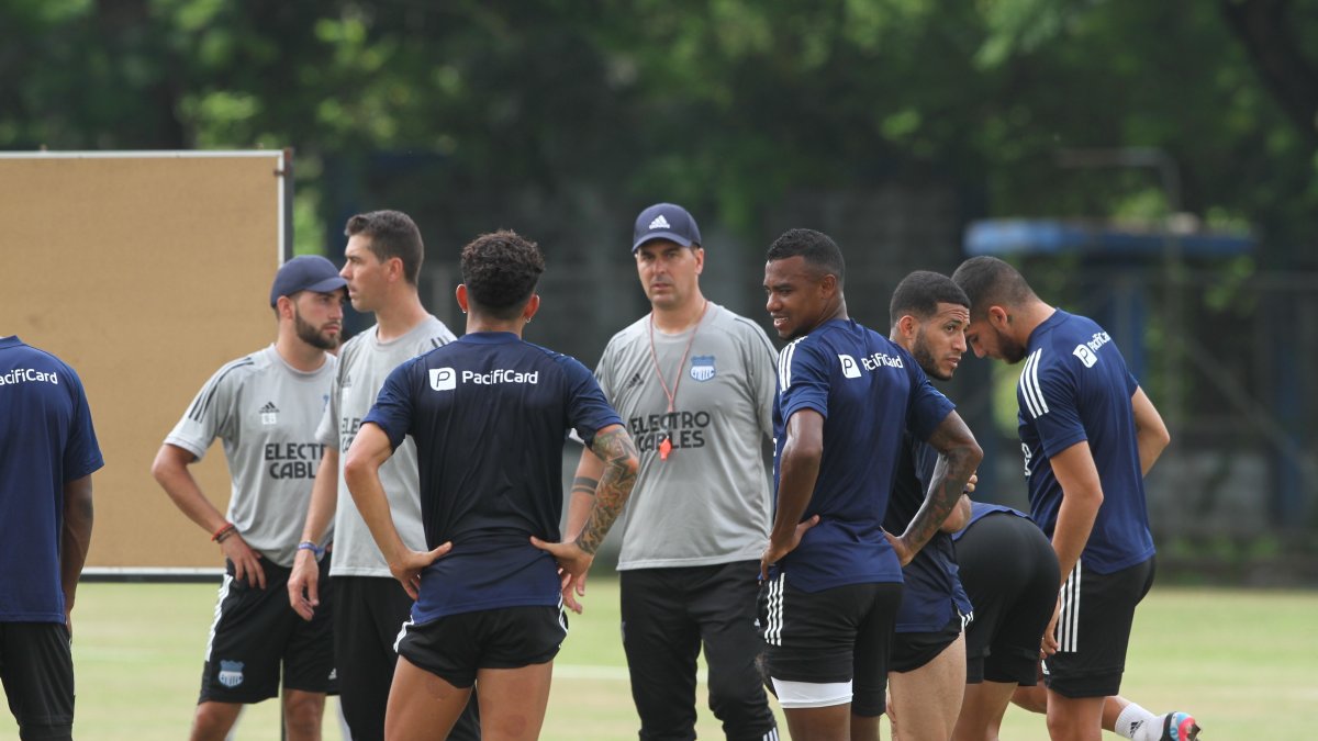 El técnico Ismael Rescalvo  empezará a dosificar la carga de sus jugadores para el duelo ante Orense.