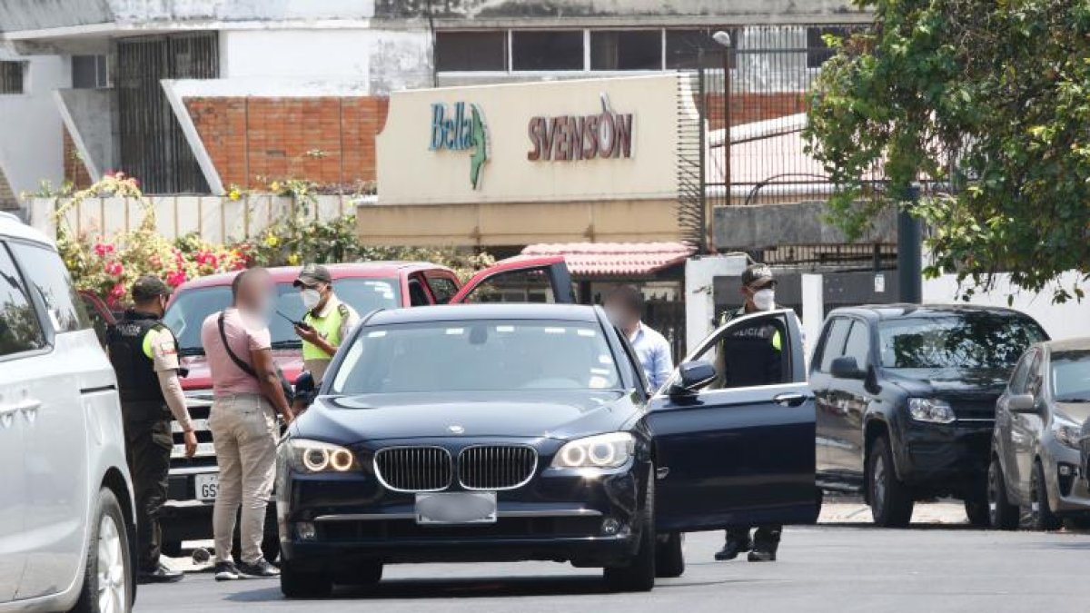 Agentes de la Unase llegaron hasta el lugar donde ocurrió el presunto secuestro, sitio donde fue abandonado el vehículo en que se movilizaba la víctima.