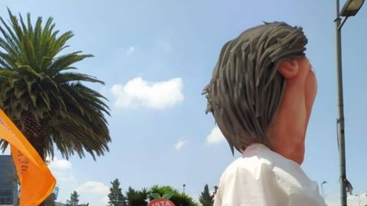 Candidata. Wilma Andrade haciendo campaña de ideas con altura.