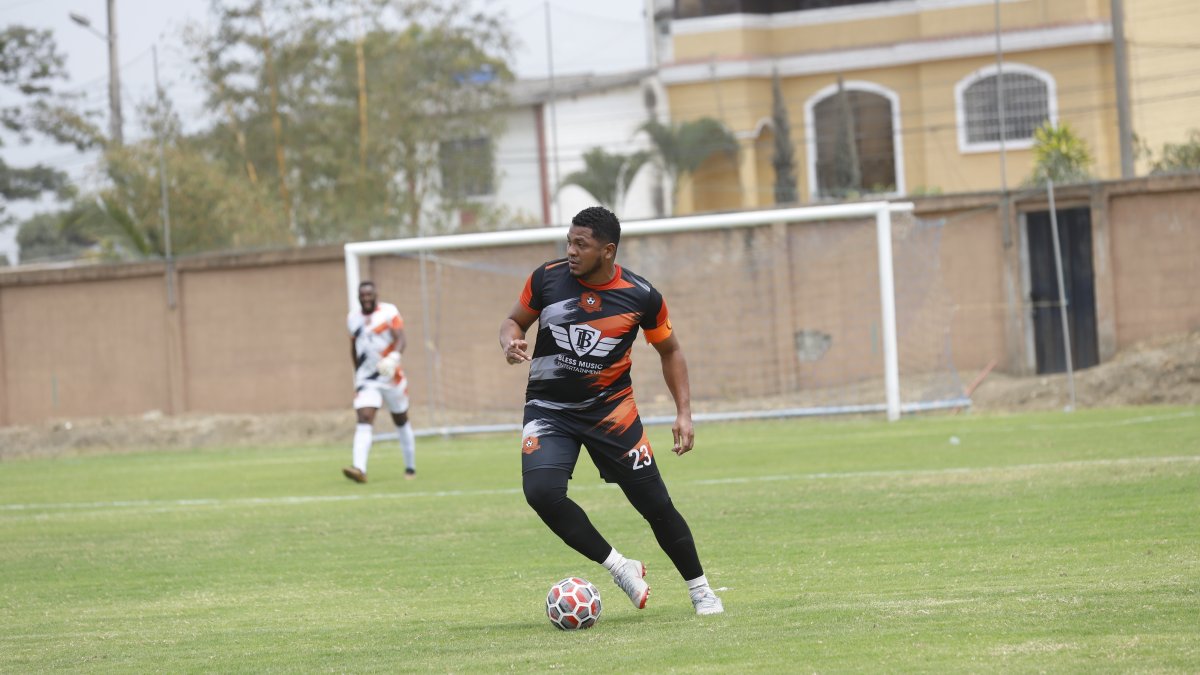 Gregory González es el que pone la pausa en el club Naranja Mecánica, pues por su experiencia en Barcelona es el llamado a generar juego en su elenco.