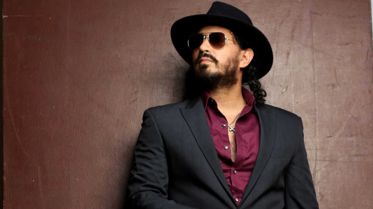 Douglas Bastidas en sesión de fotos para EXPRESIONES