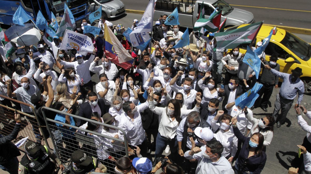 En los días previos a la culminación de la inscripción se registraron aglomeraciones en el CNE.