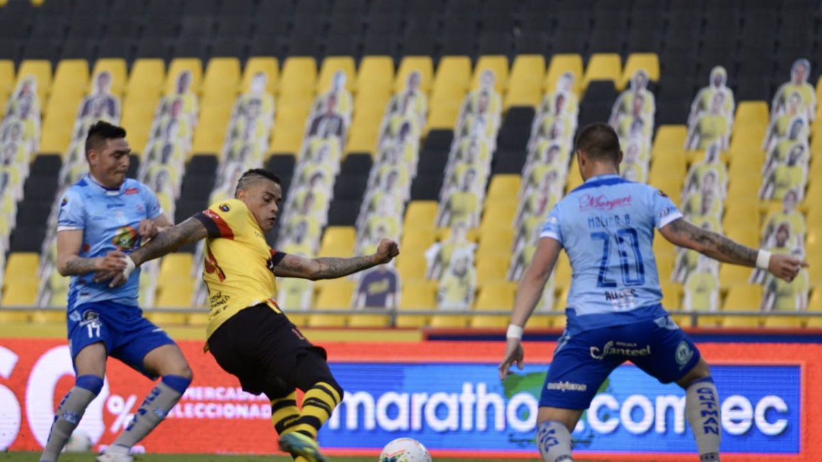 Al fin Jonatan Álvez se mandó su gol y Barcelona ganó.