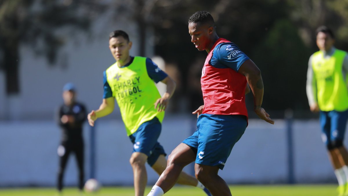 Antonio Valencia se pone en forma para jugar con los Gallos Blancos del Querétaro