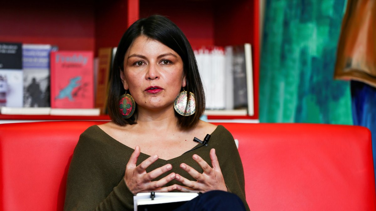 La ministra de Cultura y Patrimonio, Angélica Arias, ofrece una rueda de prensa hoy, en Quito (Ecuador).