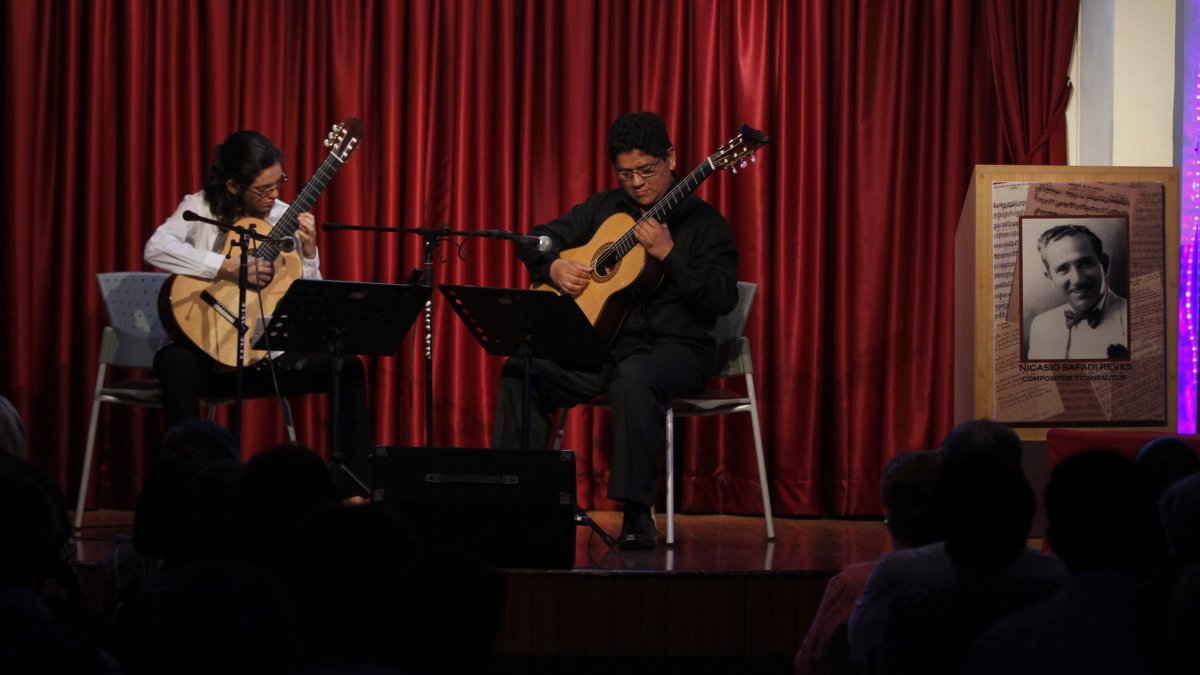 Músicos en el museo del pasillo.