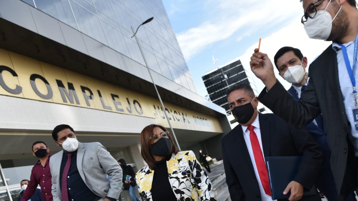 Raúl Delgado presidente de la AME y varios alcaldes del país presentarán una acción de protección en contra del Ministerio de Finanzas.