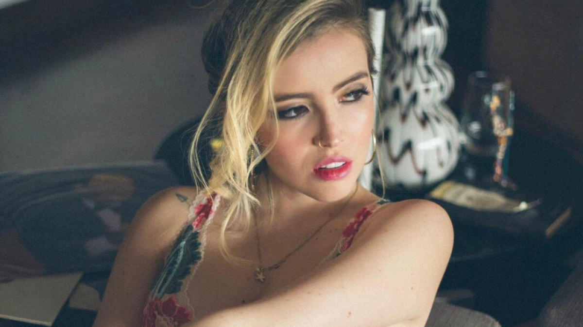 Tinna Rey es comunicadora y cantante