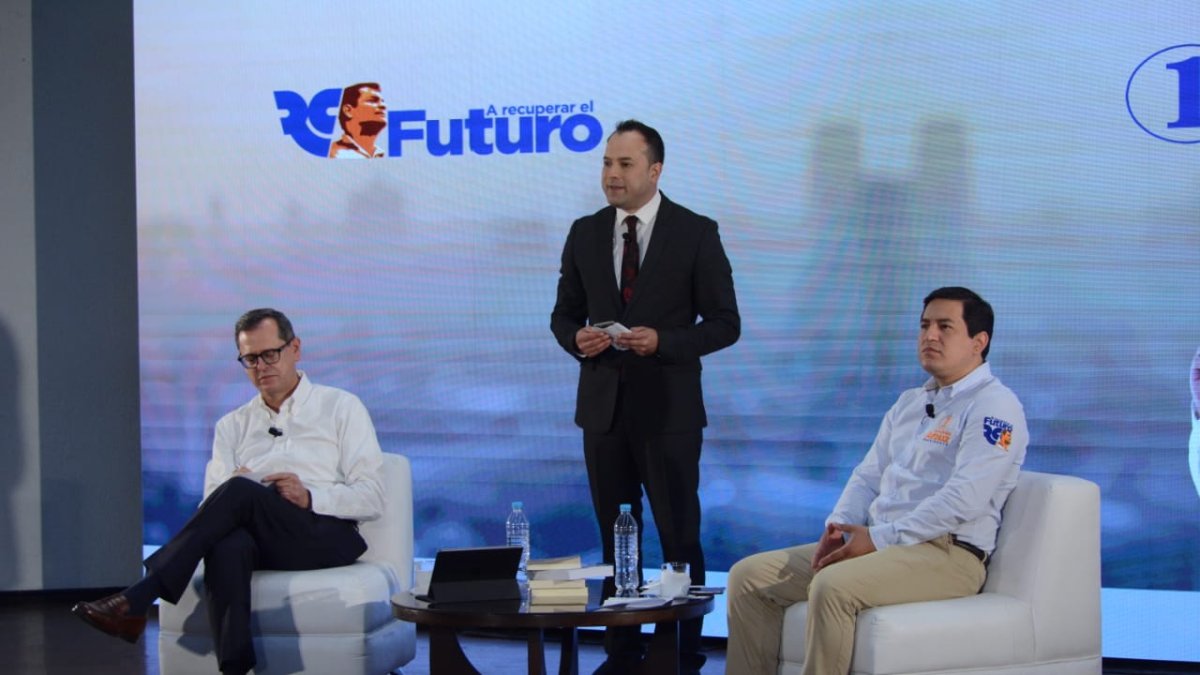 En un conversatorio el binomio de Unes aseguró que fortalecerá la dolarización