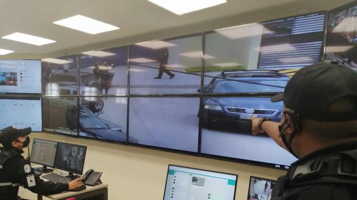 Espacio. El centro de monitoreo de la 'Estatal' tiene 240 cámaras de videovigilancia.