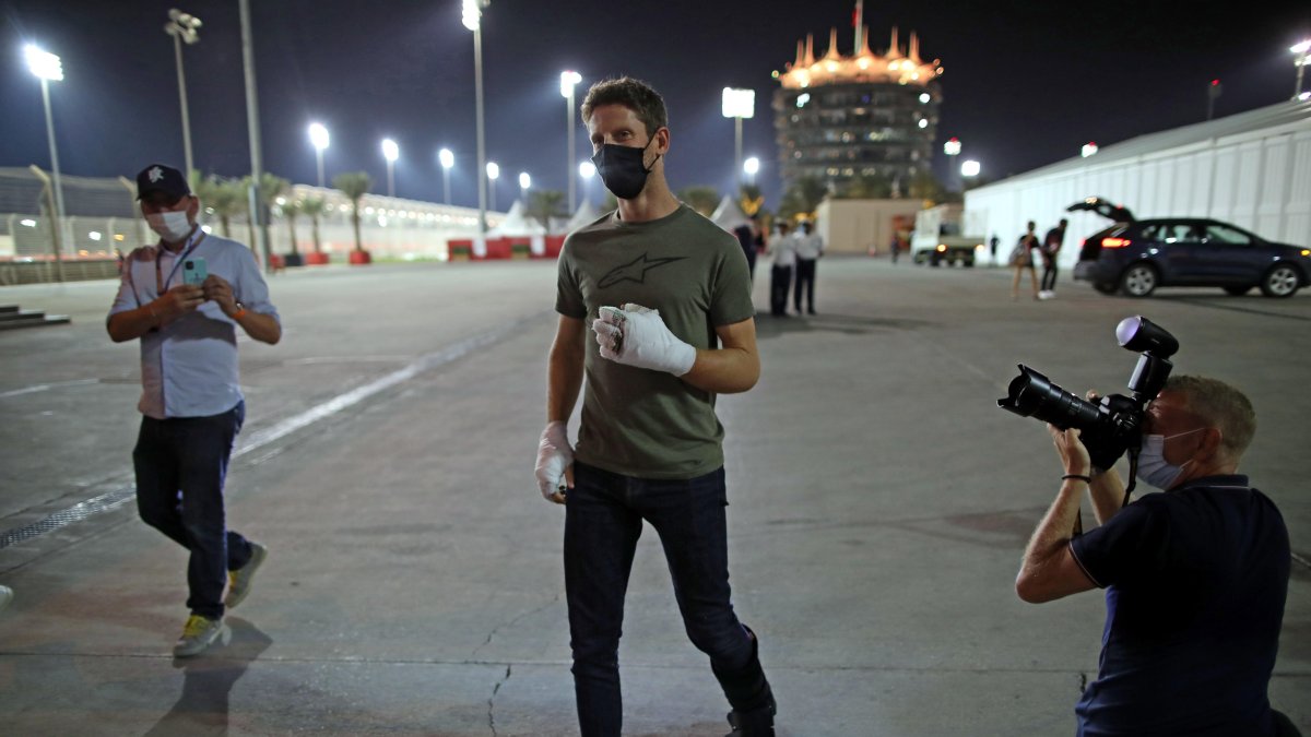 Romain fue la sensación al aparecer en el paddock de Haas para agradecer a todos.