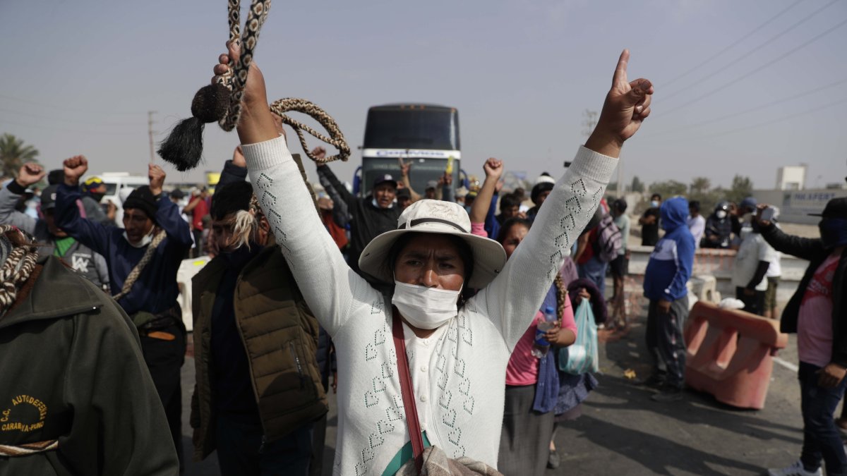 El principal lamento de los agricultores es justamente que esta ley permite que las empresas les otorguen sueldos menores por largas jornadas de trabajo.