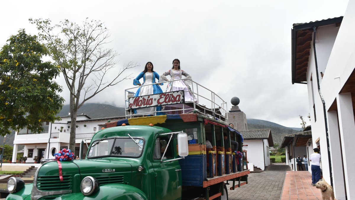 Las chivas recorrerán las plazas principales de la Mitad del Mundo durante el fin de semana.
