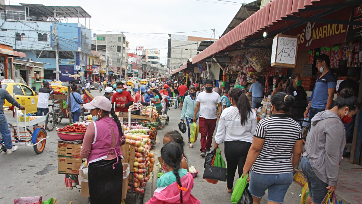 Acto. Los vendedores formales también han decidido salir a las calles. Dicen que, por la informalidad, no tienen ingresos