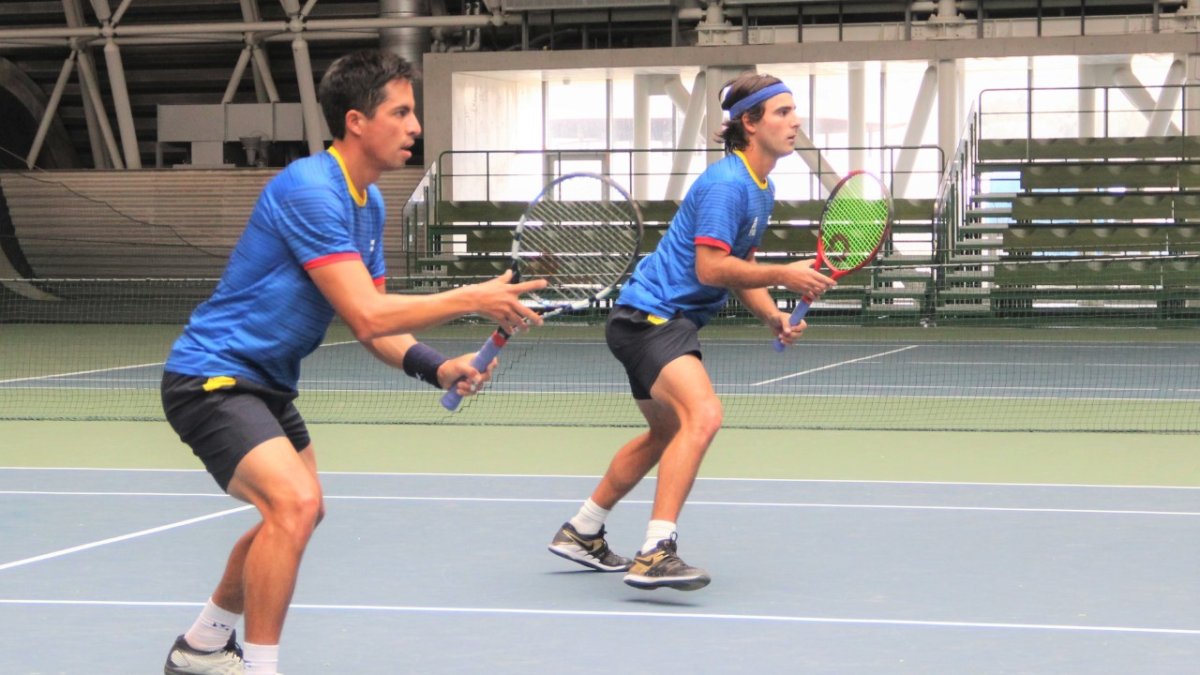 Gonzalo Escobar (i) y Diego Hidalgo, jugadores del equipo Copa Davis estarán disputando el nacional Abierti.