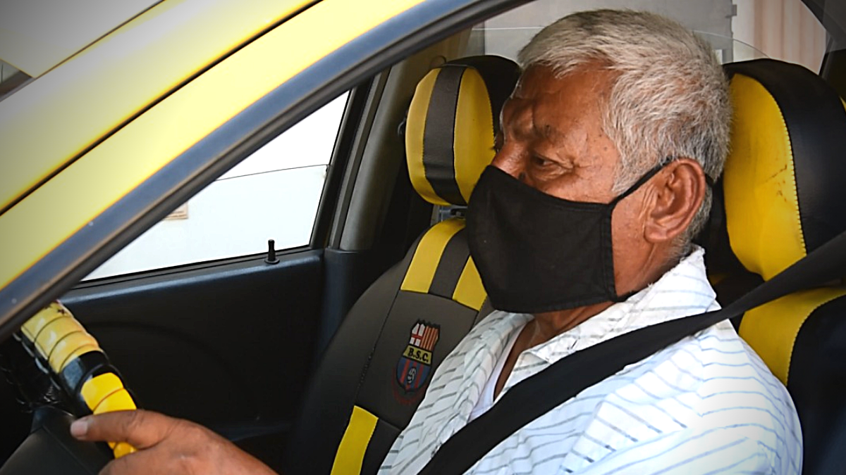 'Don Pedro' lleva trabajando como taxista desde hace 22 años.