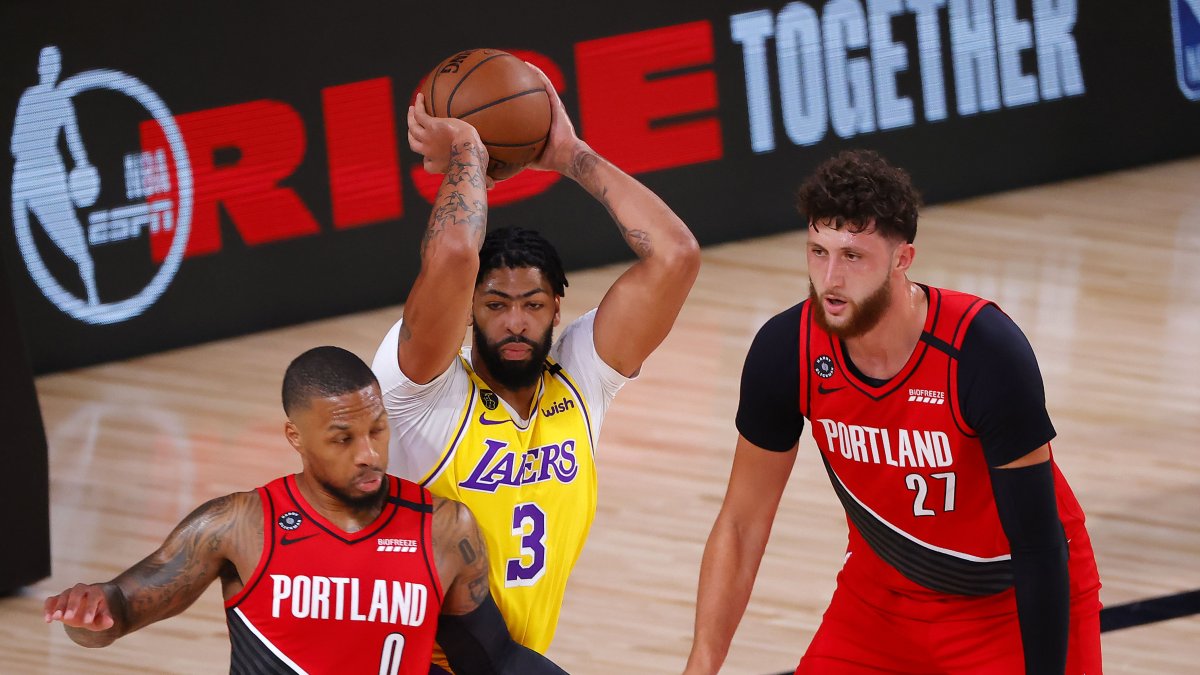 El jugador de Lakers se queda y el equipo sigue asegurando piezas claves para la temporada 2021.