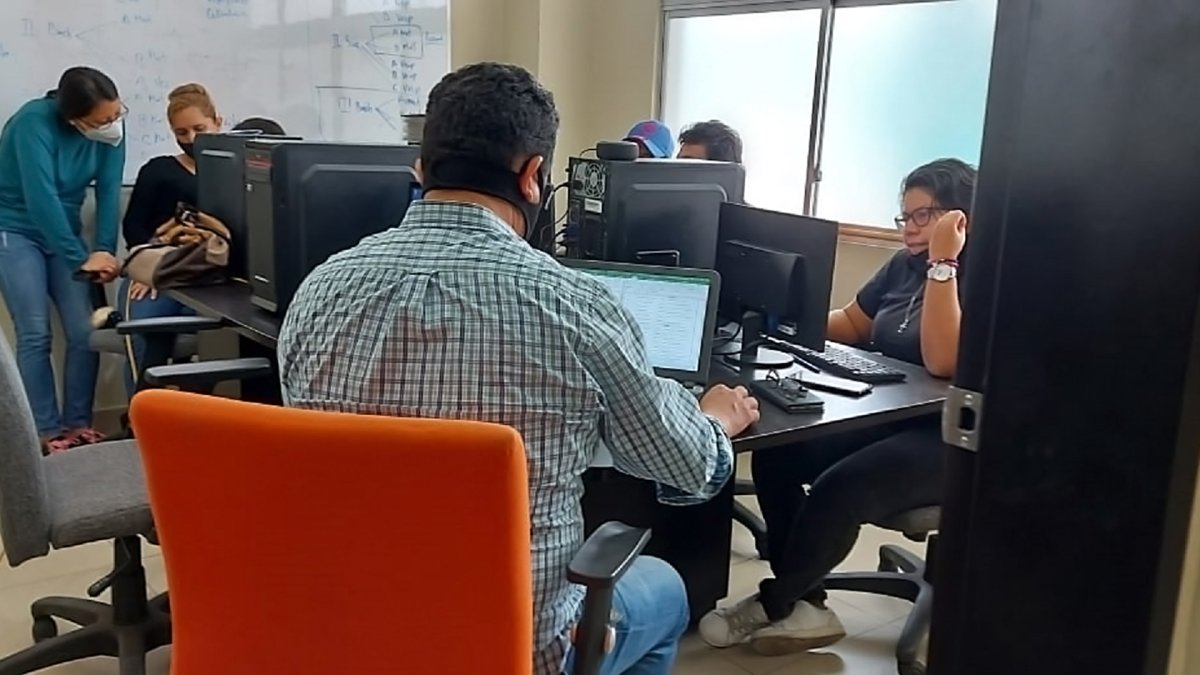 Desde hace unos meses los educadores acuden a los planteles para desarrollar algunas actividades.