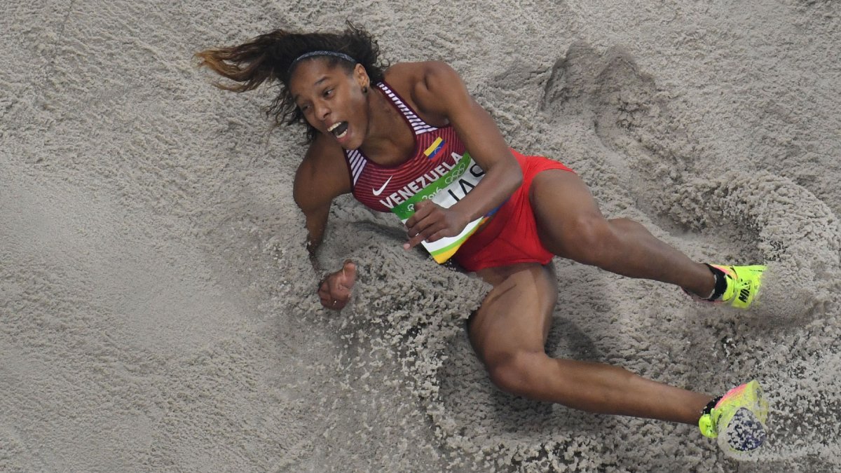 Rojas mejoró este año el récord mundial de triple en pista cubierta con un registro de 15,43 metros.