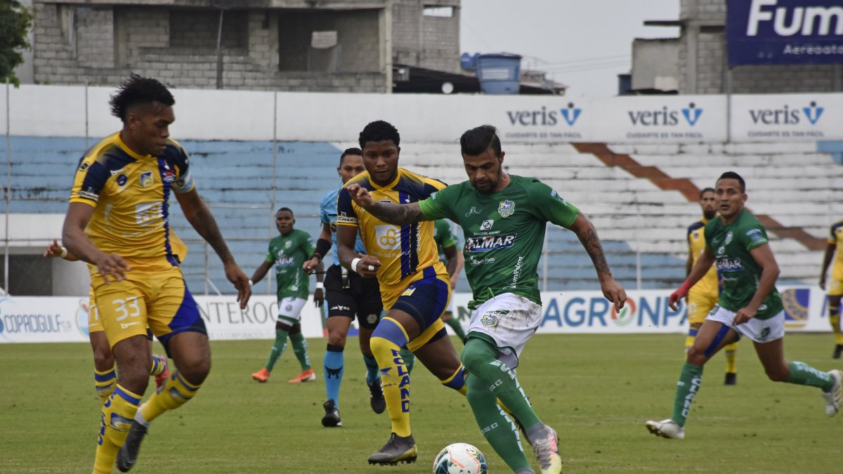Orense y Delfín empataron en el estadio Nueve de Mayo de Machala