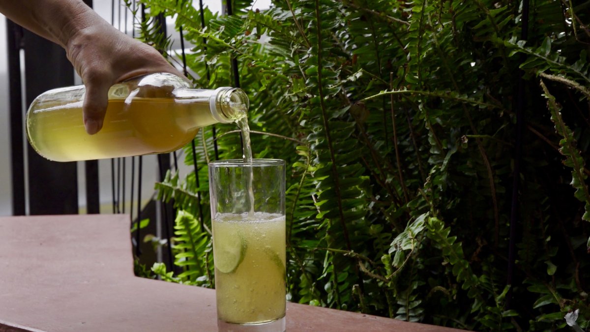 Kombucha es una creación del emprendimiento 'Con Amor' y nació de modo casero.