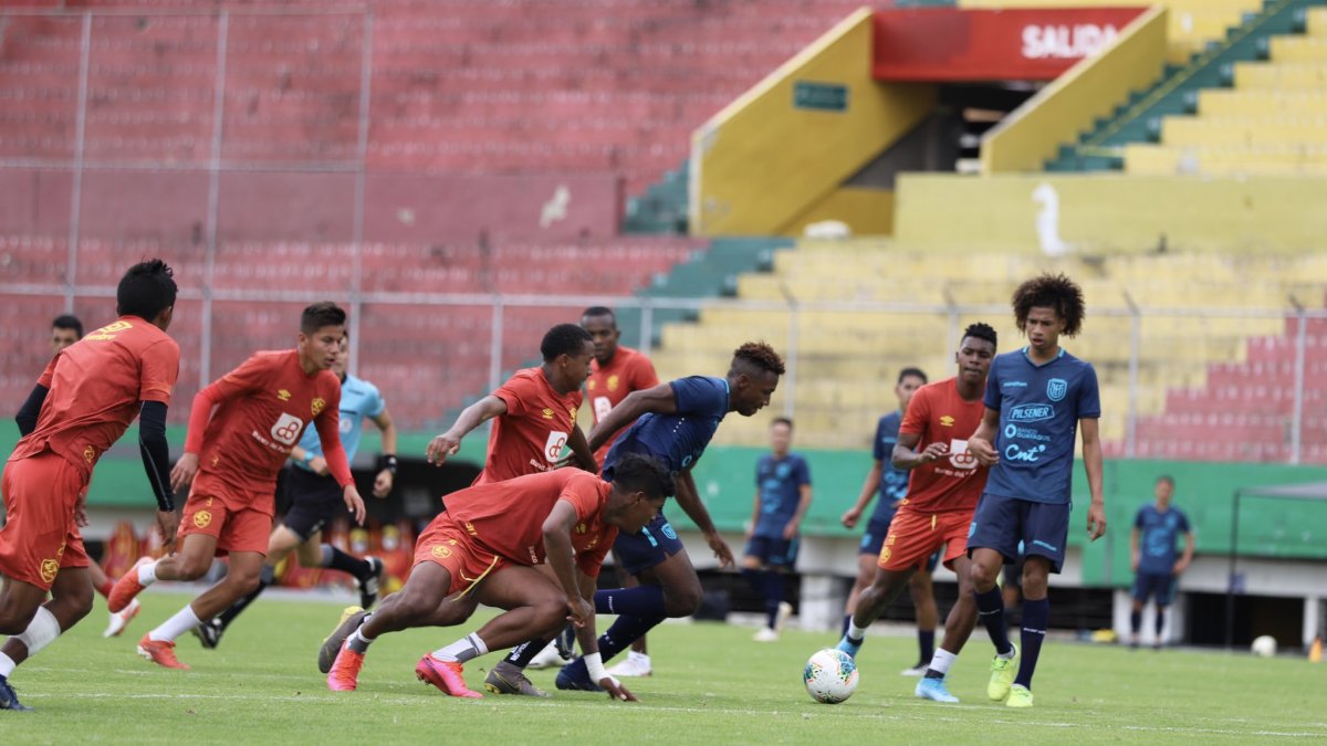 La preselección nacional sub-20 se enfrentó al Aucas el martes anterior en el estadio Gonzalo Pozo Ripalda, en Chillogallo. El partido terminó empatado a dos.
