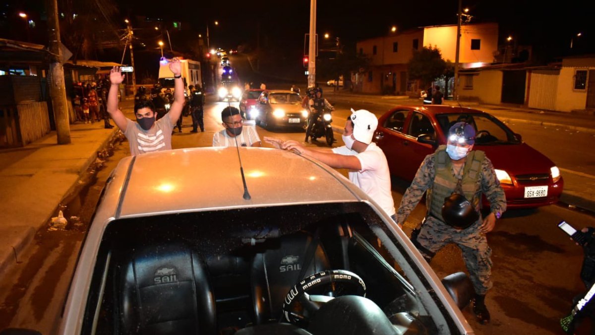 Control. En los operativos también participó personal de las Fuerzas Armadas.