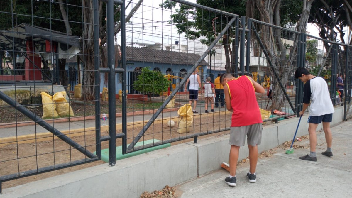Jornada. Unas 40 familias asistieron a la minga; prevén ejecutar otras.