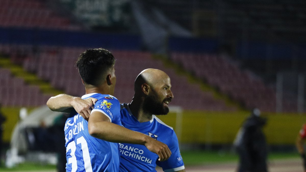 Narzareno Bazán y Juan Manuel Tévez comandaron el ataque del Trencito en la victoria sobre Liga de Quito.