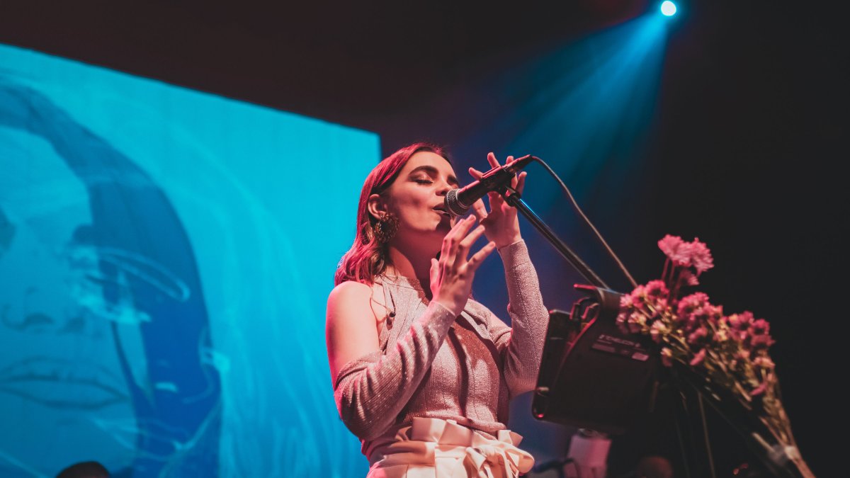 Ceci Juno es cantante, compositora y musicoterapueta.