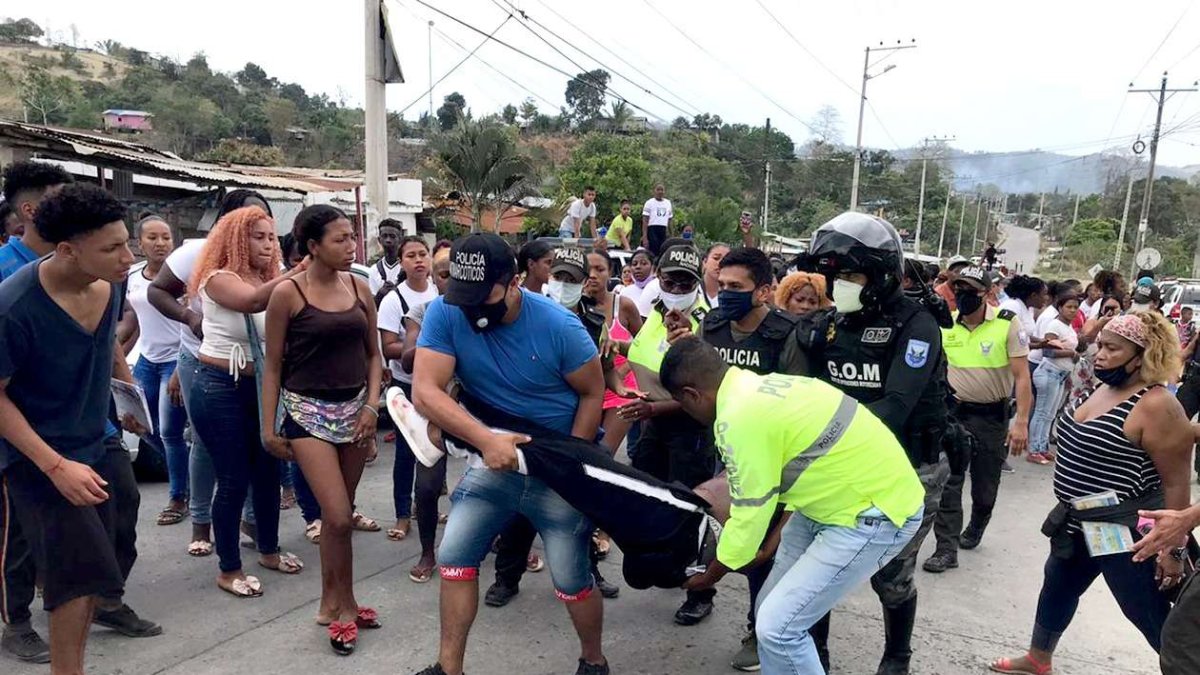 Recaptura. El domingo la Policía recapturó en los alrededores de la cárcel de Esmeraldas a seis reos fugados.